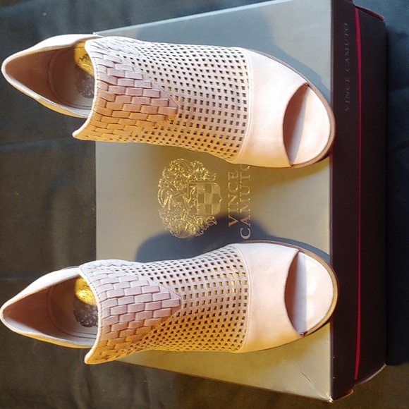 Vince Camuto fritzey perforated peep toe bootie - Picture 5 of 5